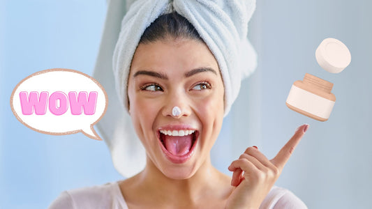 Donna che applica prodotti skincare come gesto di cura personale e benessere quotidiano